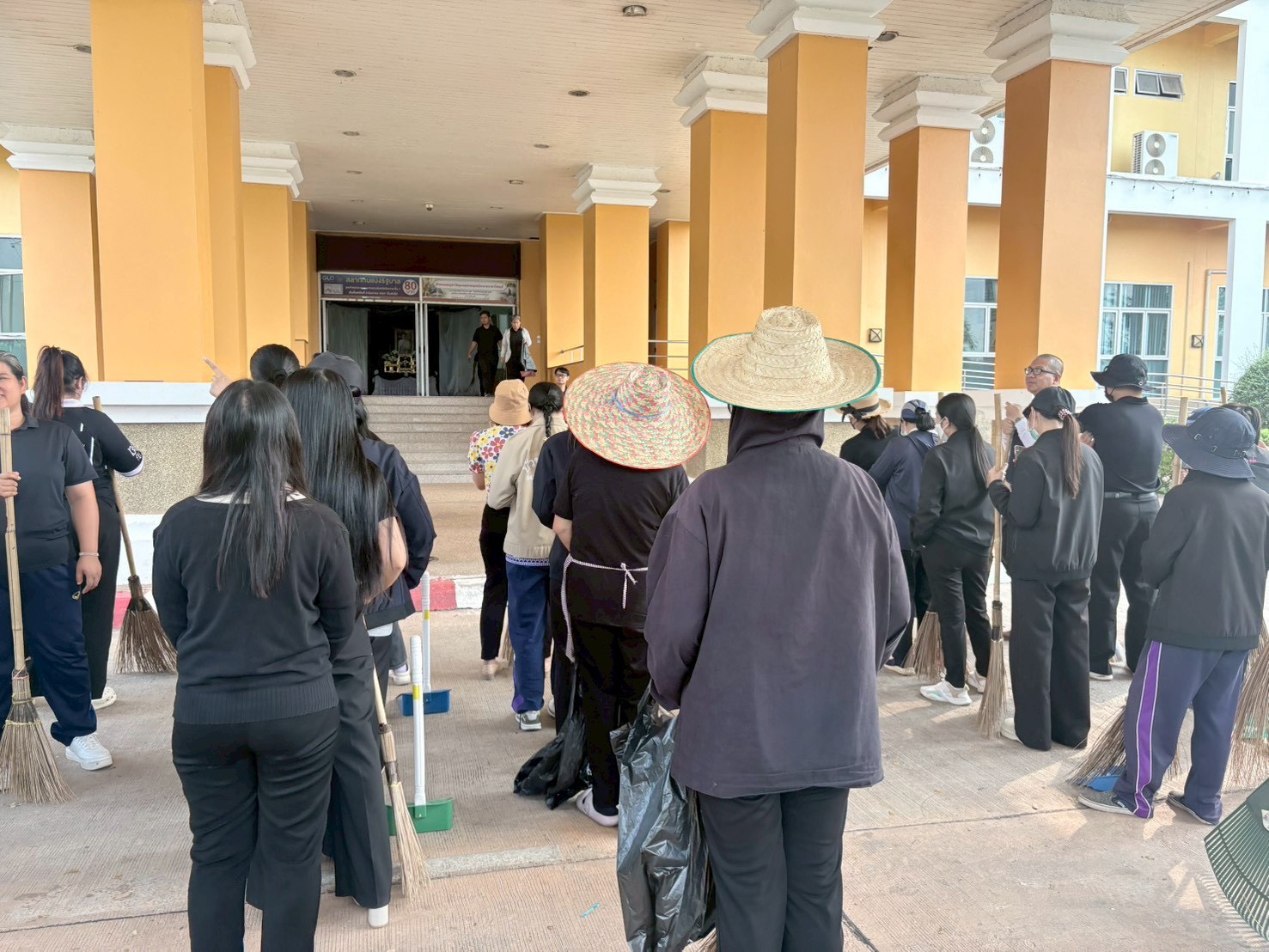 title - ส.ป.ก.บึงกาฬ เข้าร่วมกิจกรรมทำความสะอาดและปรับปรุงภูมิทัศน์ศูนย์ราชการจังหวัดบึงกาฬตามโครงการบ้านสวย เมืองงาม “บึงกาฬ เมืองน่าเที่ยวและน่าอยู่ริมฝั่งโขง”